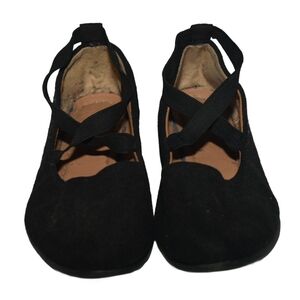 Pre-Owned Criss-Cross Elastic Ballet Flats in Classic Black Suede